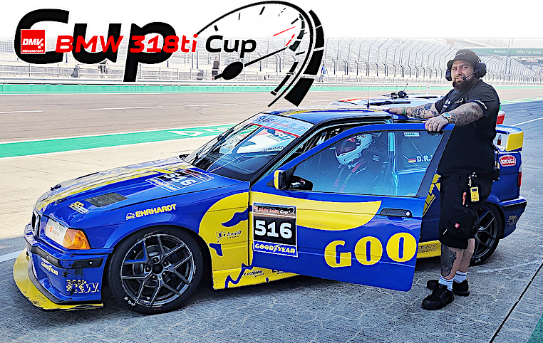 20-jähriger Rookie Rennfahrer Denis Robin Wolf in seinem BMW 318ti Cup Rennwagen sitzend, vor dem Qualifying auf dem Lausitzring