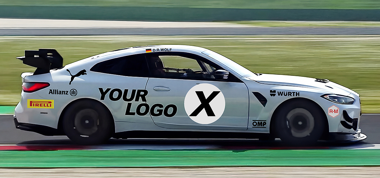 Bild eines Rennwagens mit einem fiktiven Sponsoren-Logo 