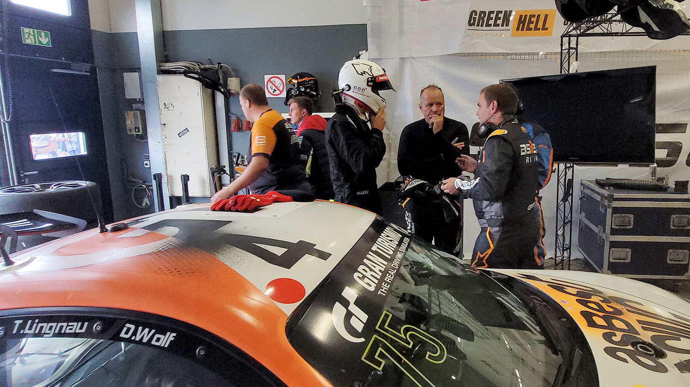 Denis ist der ersten Kurve der Nordschleife
