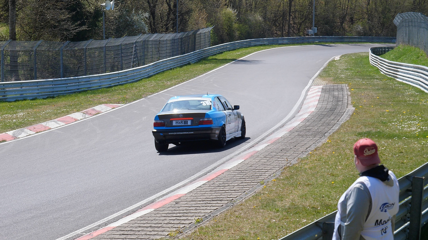 Denis auf dem Weg zur zweiten Kurve der Nordschleife