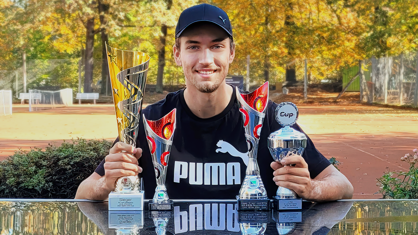 Bild mit erfolgreichem Rennfahrer Denis und seinen 4 Pokalen